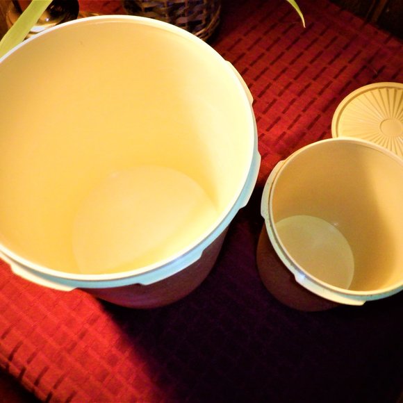SET of (2) Tupperware *** CANISTERS *** - Picture 3 of 3